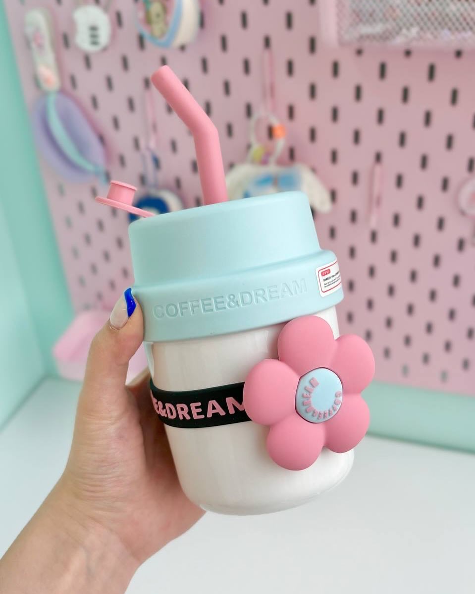 Kawai 750ml lavender gradient insulated steel sipper with a handle.
